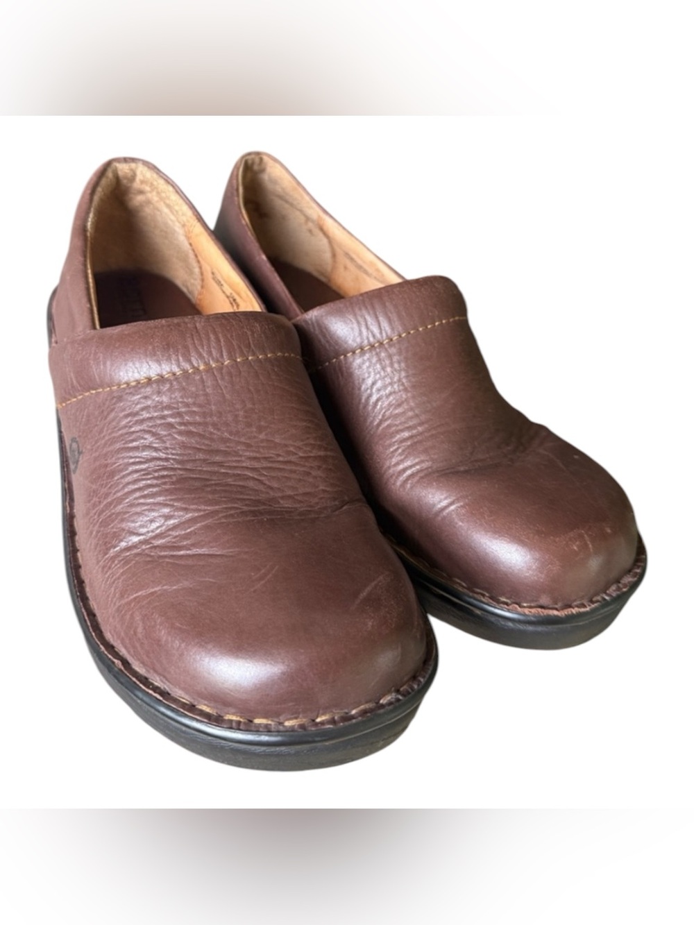 BORN TOBY ladies, leather clogs, excellent condition size 8 1/2